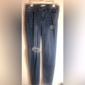 Mid rise, skinny jeans, leopard Lane Bryant. Gently used